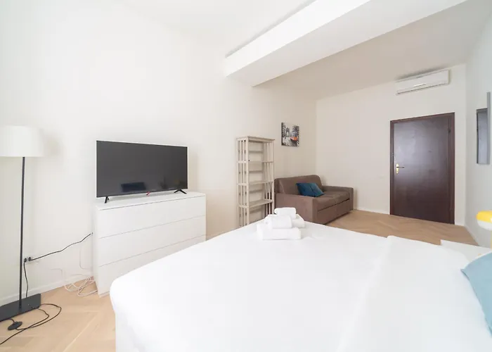 Charming 2-bedroom In Milanese Building Appartamento Milano