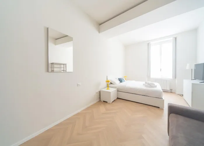 Charming 2-bedroom In Milanese Building Appartamento *