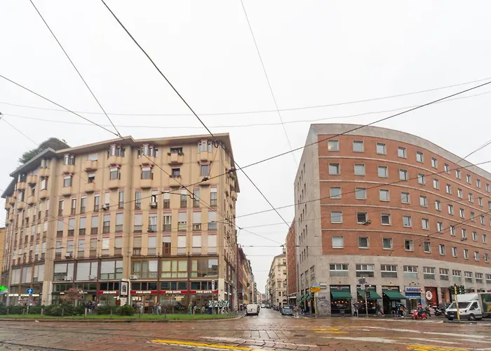 Charming 2-bedroom In Milanese Building Appartamento
