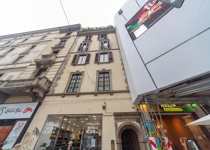 Appartamento Charming 2-bedroom In Milanese Building Milano