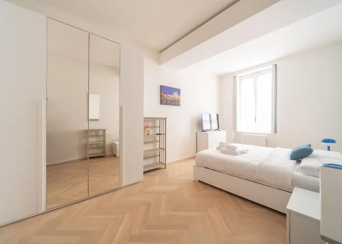 Charming 2-bedroom In Milanese Building * Milano