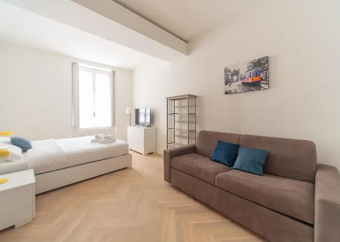 Charming 2-bedroom In Milanese Building